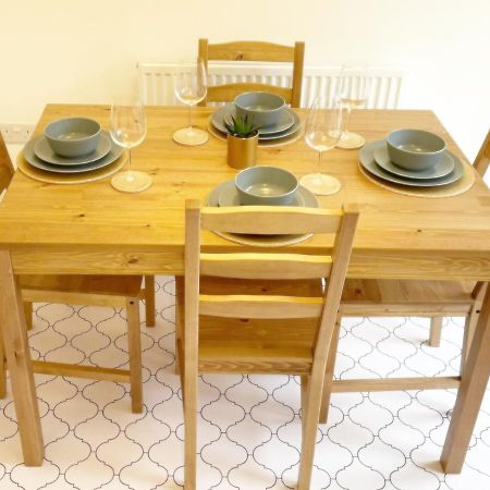 Cosy Family Home - Coventry City Centre - Entire House Buitenkant foto