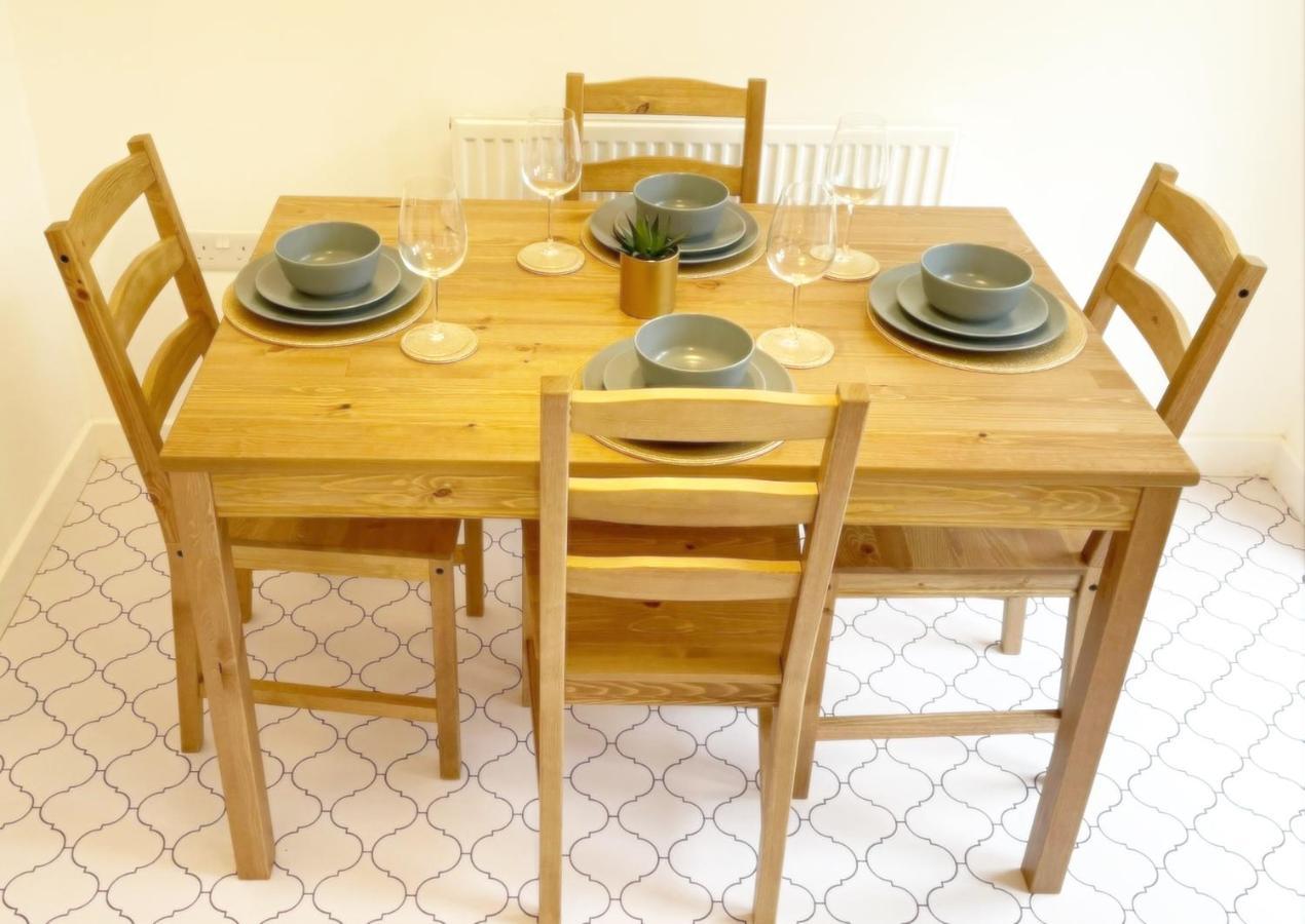 Cosy Family Home - Coventry City Centre - Entire House Buitenkant foto