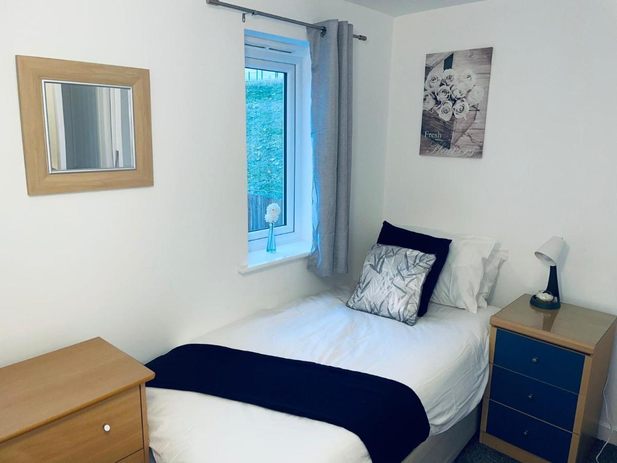 Cosy Family Home - Coventry City Centre - Entire House Buitenkant foto